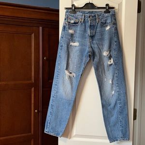 Levis Distressed High rise jeans!